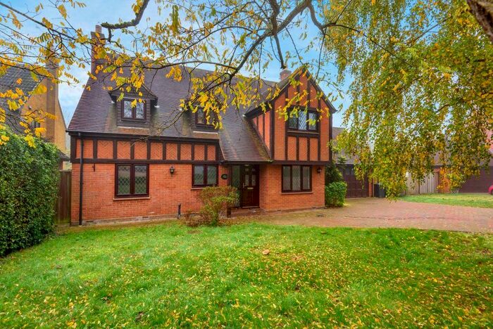 4 Bedroom Detached House To Rent In South View, Dunmow, CM6