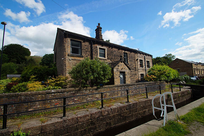 4 Bedroom Detached House To Rent In Wool Road, Dobcross, OL3