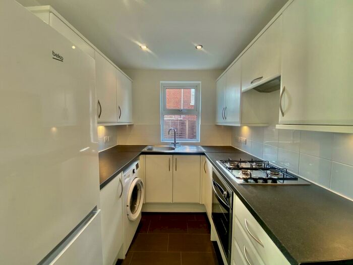 4 Bedroom House To Rent In Bullar Road, Southampton, SO18