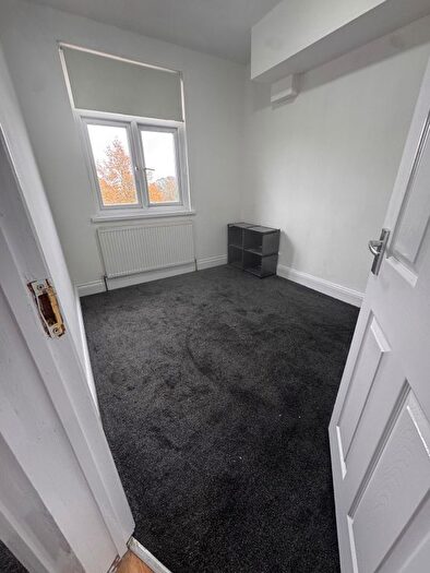 2 Bedroom Flat To Rent In George Lane, London, E18