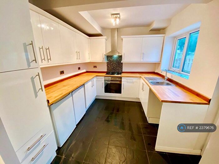 3 Bedroom Semi-Detached House To Rent In Park Crescent, Barnsley, S71