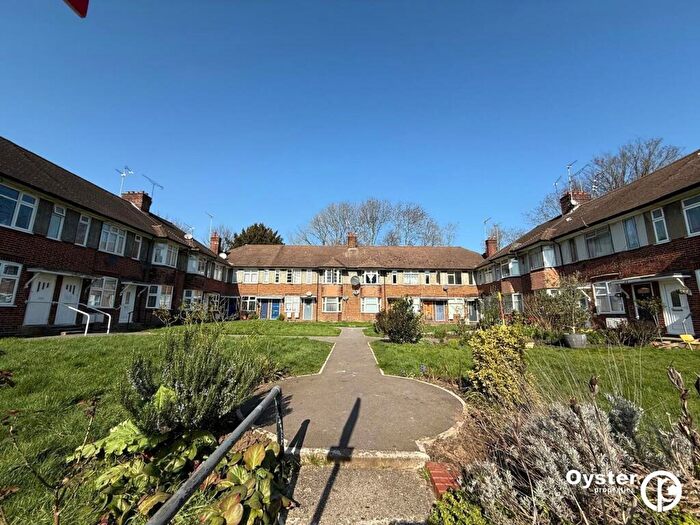 2 Bedroom Apartment For Sale In Upper Park Road, Cedar Court Upper Park Road, N11