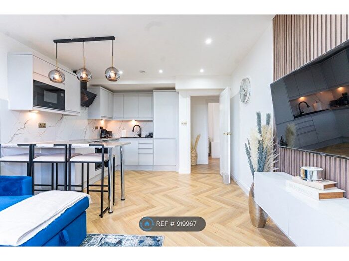 4 Bedroom Flat To Rent In Olding House, London, SW12