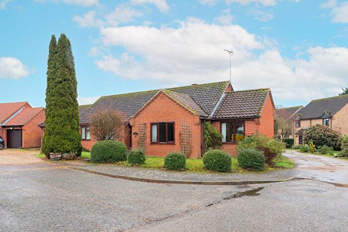 3 Bedroom Detached Bungalow For Sale In Oakwood Park, Yoxford, IP17