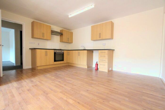 2 Bedroom Flat To Rent In Littlemoor Centre, Chesterfield, S41