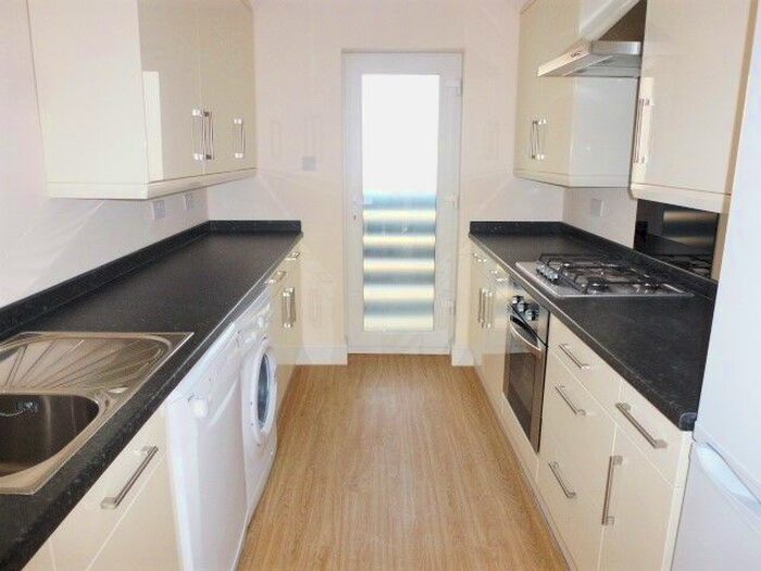 4 Bedroom Flat To Rent In Kingston Road, Wimbledon, London, SW19