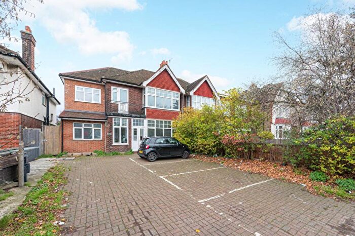 2 Bedroom Flat To Rent In Bromley Road, Catford, London, SE6