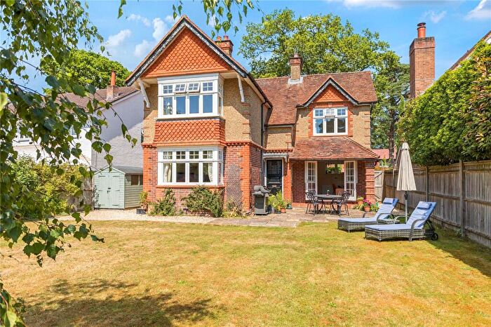 3 Bedroom Detached House For Sale In Red House Lane, Elstead, Godalming, Surrey, GU8