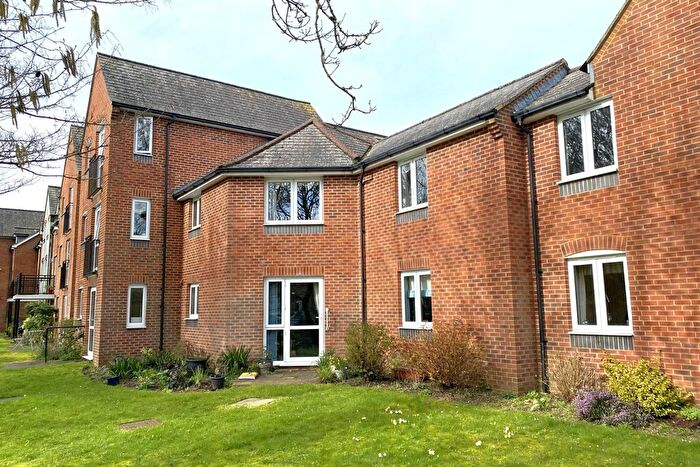 1 Bedroom Flat For Sale In Churchill Court, Marlborough, SN8