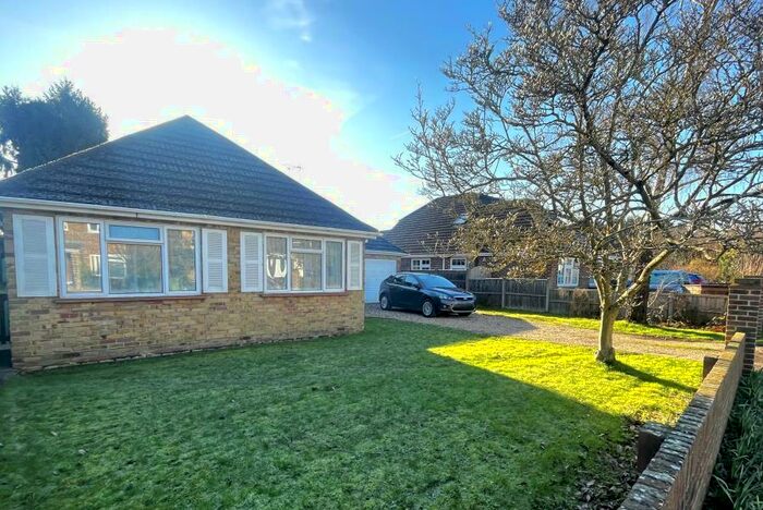 3 Bedroom Bungalow To Rent In West End, GU24