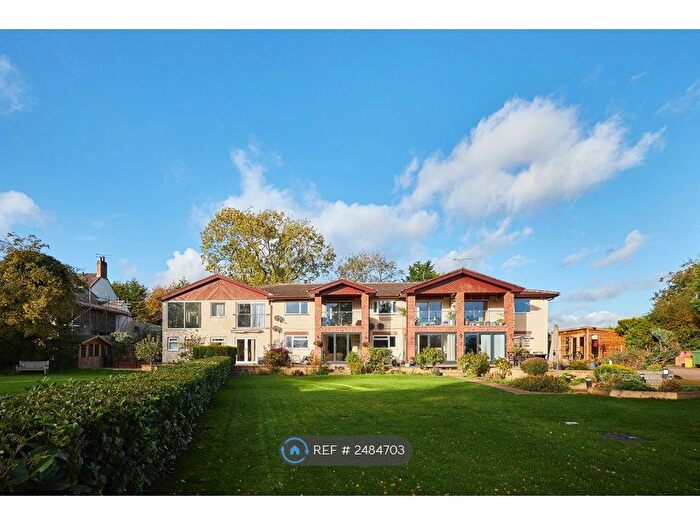 2 Bedroom Flat To Rent In Fairways Court, Hinckley, LE10