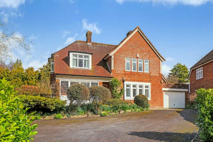 3 Bedroom Detached House For Sale In Coombe Road, Salisbury, Wiltshire, SP2