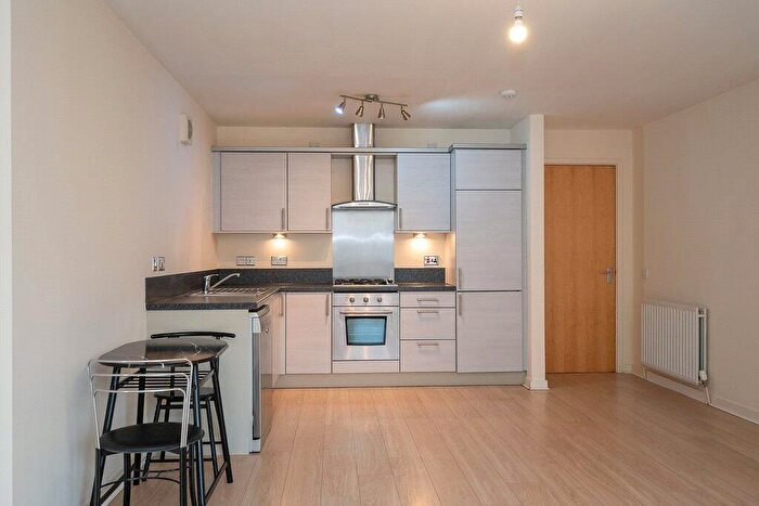 3 Bedroom Flat To Rent In Hawkhill Close, Edinburgh, EH7