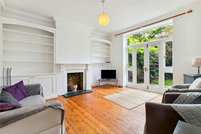 2 Bedroom Flat To Rent In Lyford Road, London, SW18