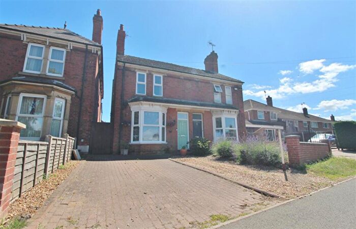 3 Bedroom Semi-Detached House For Sale In Harlaxton Road, Grantham, NG31