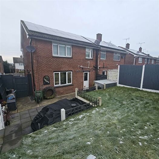 3 Bedroom Semi-Detached House For Sale In Whitewater Road, Ollerton, Newark, NG22