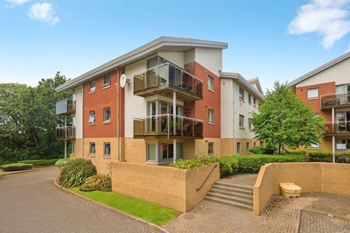 2 Bedroom Flat For Sale In Acorn Gardens, Plymouth, PL7