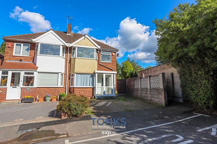 3 Bedroom Semi-Detached House For Sale In Beaumont Road, Halesowen, B62