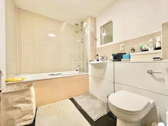 1 Bedroom Flat To Rent In Hendre Road, SE1
