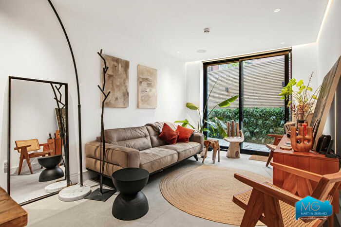 2 Bedroom Apartment To Rent In Squires Lane, Finchley, London, N3