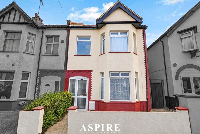 3 Bedroom Semi Detached House For Sale In Ronald Park Avenue, Westcliff-On-Sea, SS0