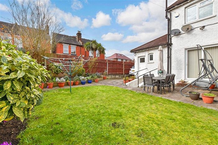 4 Bedroom Detached House For Sale In Osmond Gardens, Wallington, Surrey, SM6