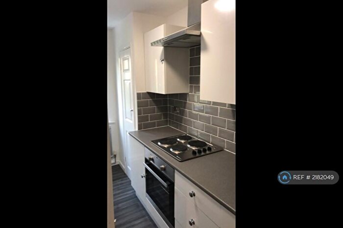 2 Bedroom Flat To Rent In Silverdale Court, Southampton, SO15