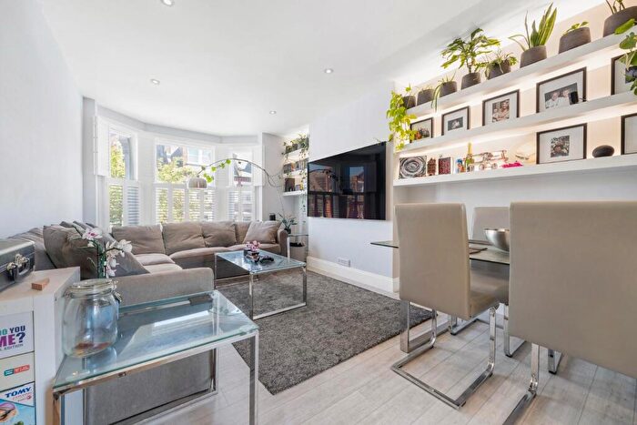 3 Bedroom Flat For Sale In Gubyon Avenue, SE24