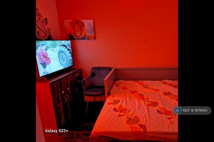 Studio To Rent In Green Lane, Purley, CR8