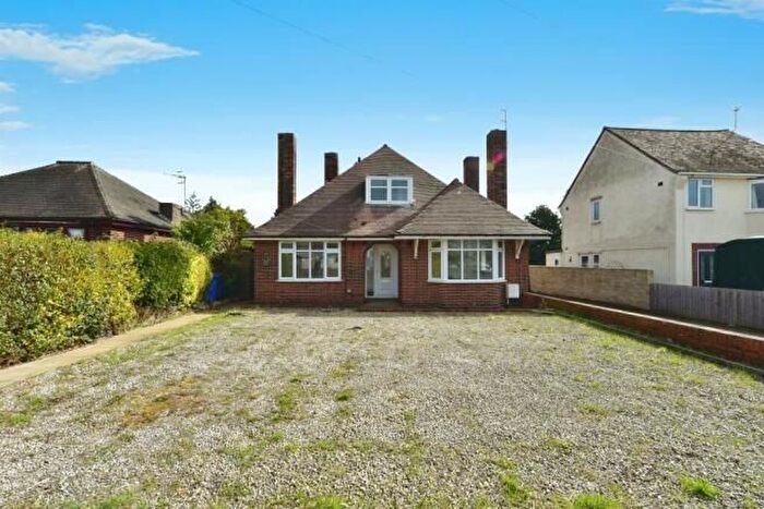 3 Bedroom Detached Bungalow For Sale In Middlecroft Road, Staveley, Chesterfield, S43