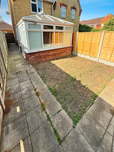 3 Bedroom Terraced House To Rent In -Bedroom House For Rent, IG1