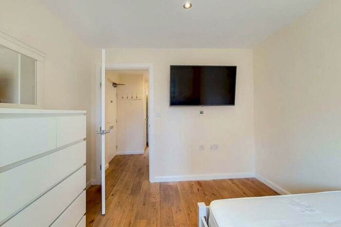 2 Bedroom Flat To Rent In Jupp Road, Stratford, London, E15