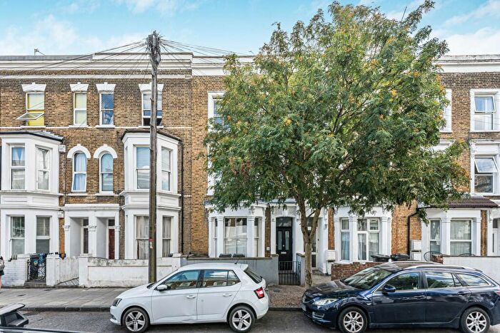 1 Bedroom Apartment For Sale In Dunlace Road, London, E5