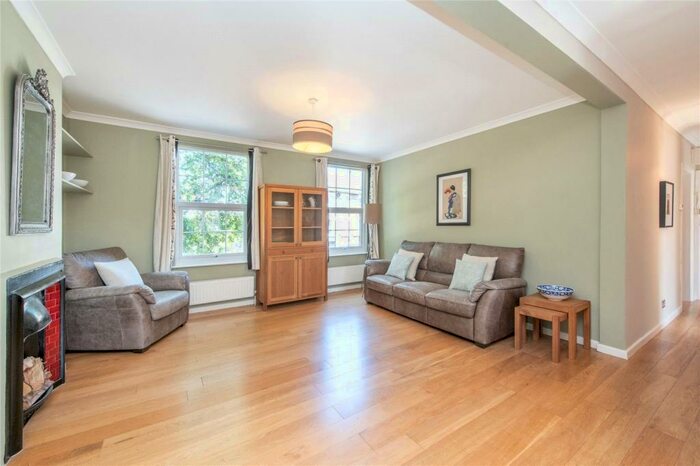 2 Bedroom Flat To Rent In Colston Road, East Sheen, SW14