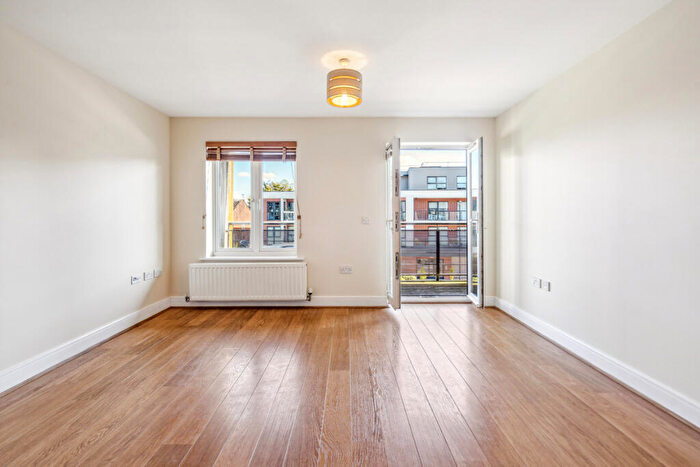 2 Bedroom Flat For Sale In Kingsquarter, Maidenhead, SL6
