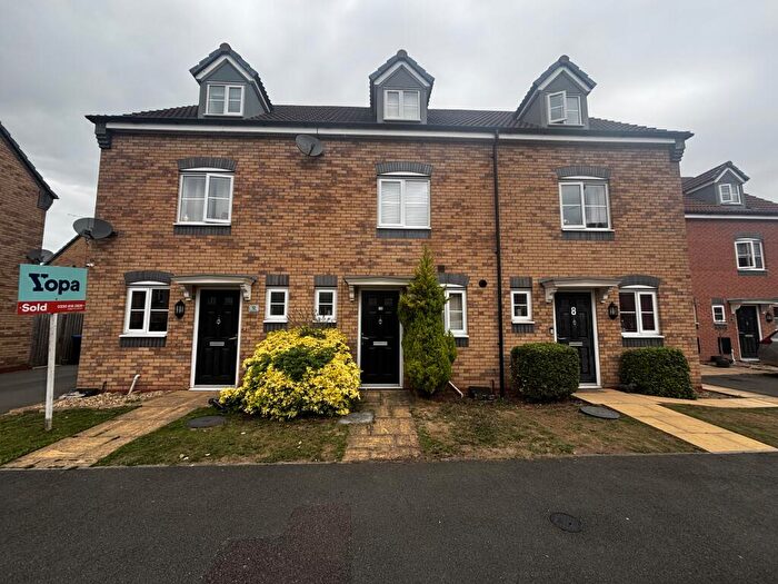 3 Bedroom Town House To Rent In Farmers Close, Huthwaite, NG17