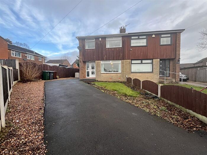 3 Bedroom Semi-Detached House For Sale In Shetcliffe Road, Bradford, BD4