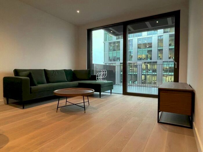 2 Bedroom Flat To Rent In Embassy Gardens, London, SW11