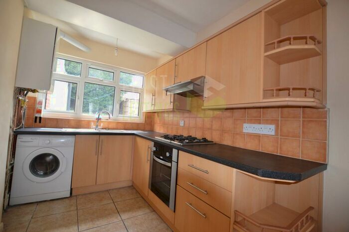 4 Bedroom Semi-Detached House To Rent In Stanfell Road, Leicester, LE2