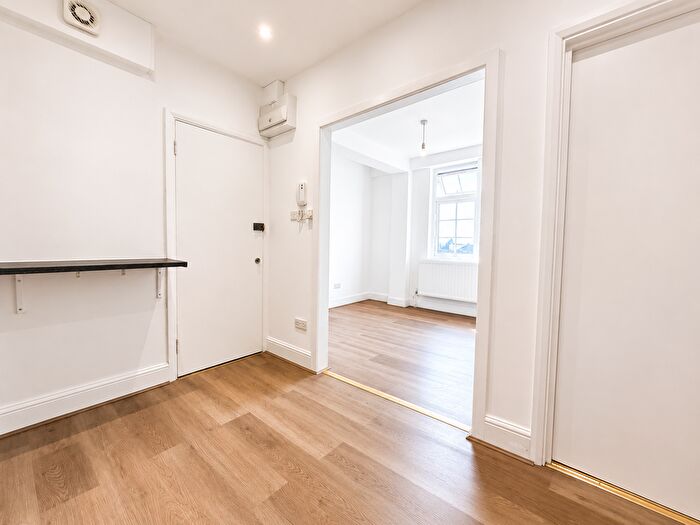 1 Bedroom Flat To Rent In Stoke Newington Road, London, N16