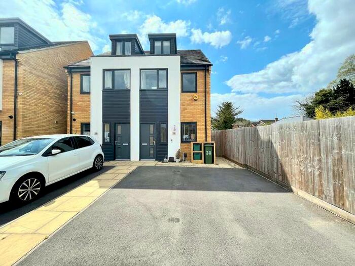 3 Bedroom Property To Rent In Newdawn Place Cheltenham, GL51