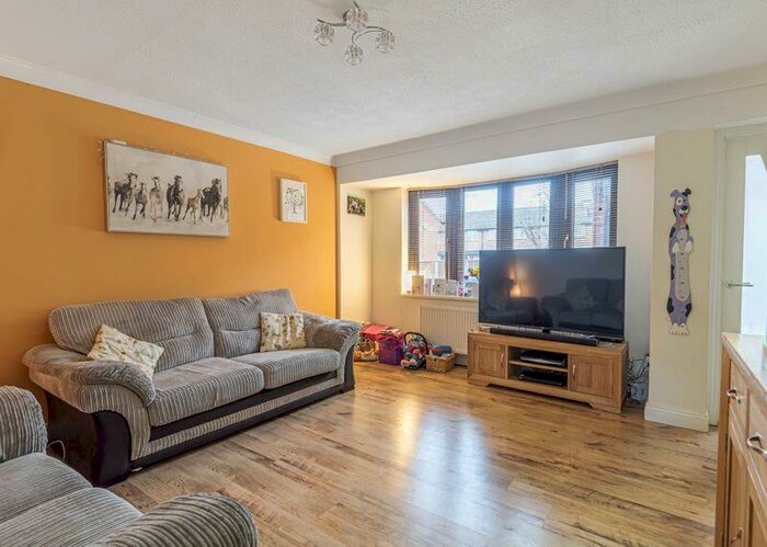 3 Bedroom Terraced House To Rent In Shannon Road, Bicester, OX26