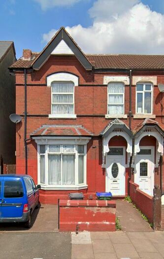 3 Bedroom Semi-Detached House To Rent In Castle Road, Tipton, DY4