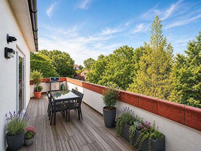 3 Bedroom Flat For Sale In Forest Road, Poole, BH13
