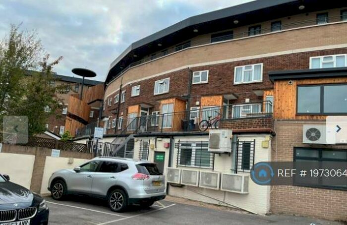 1 Bedroom Flat To Rent In Willow Court, Slough, SL3
