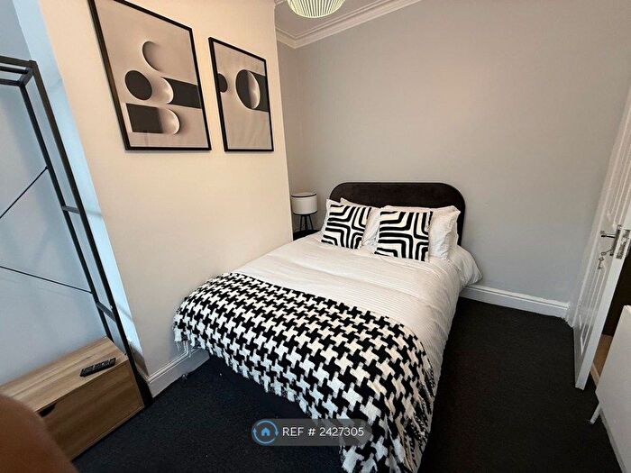 3 Bedroom Terraced House To Rent In Winnie Street, Manchester, M40