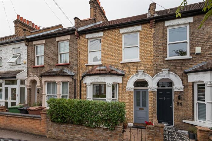 2 Bedroom House To Rent In Ringwood Road, Walthamstow, E17