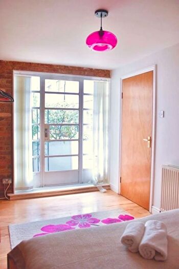1 Bedroom Flat To Rent In Fullwood Mews, Hoxton, N1