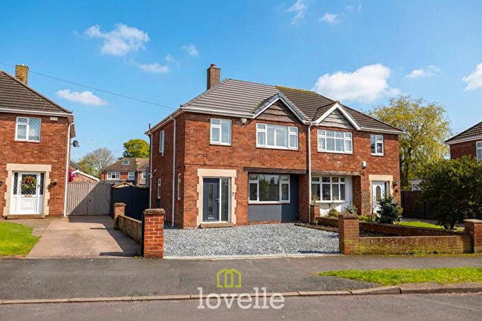 3 Bedroom Semi Detached House For Sale In Danesfield Avenue, Waltham, DN37