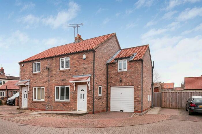 3 Bedroom Semi-Detached House For Sale In Cross Keys Court, Cranswick, Driffield, YO25